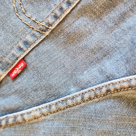 Levis's lightweight distressed jean shorts womans size 25 - Picture 9 of 11